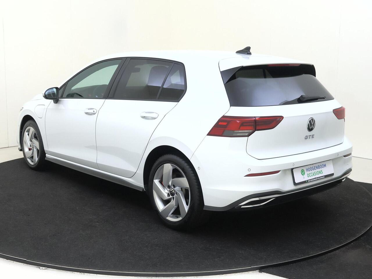 Volkswagen GOLF 1.4 eHybrid GTE | SoH 93% | Adaptieve cruise control | Dodehoek detectie | Stoel- en stuurwielverwarming | Keyless | Achteruitrijcamera | Navigatie | Parkeerassistent |