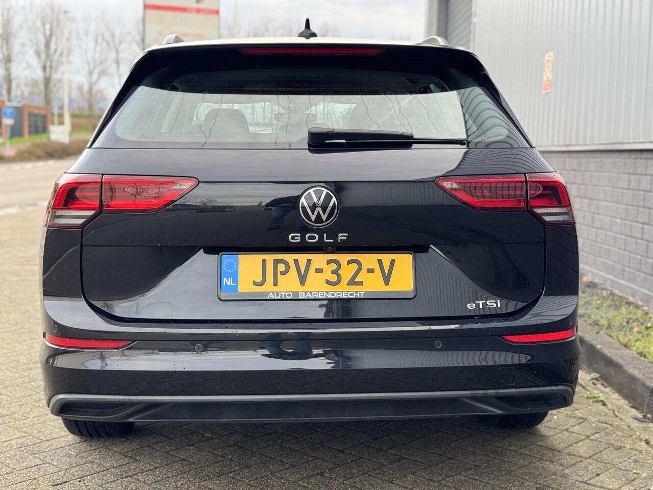 Volkswagen GOLF Variant 1.0 eTSI Life Golf VIII | Automaat | Camara | Stuurverwarming | ACC | Apple CarPlay