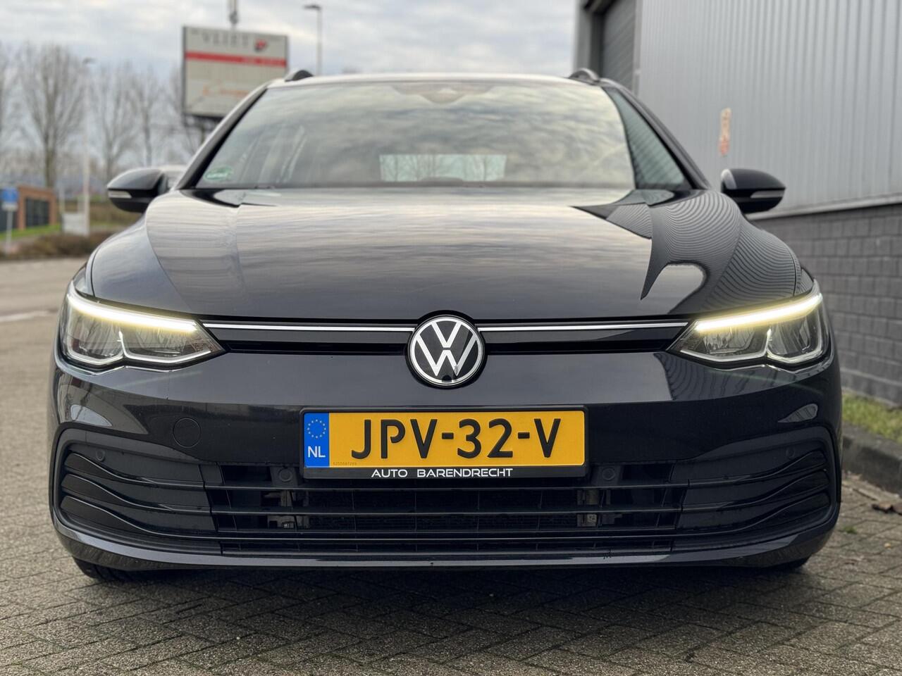 Volkswagen GOLF Variant 1.0 eTSI Life Golf VIII | Automaat | Camara | Stuurverwarming | ACC | Apple CarPlay