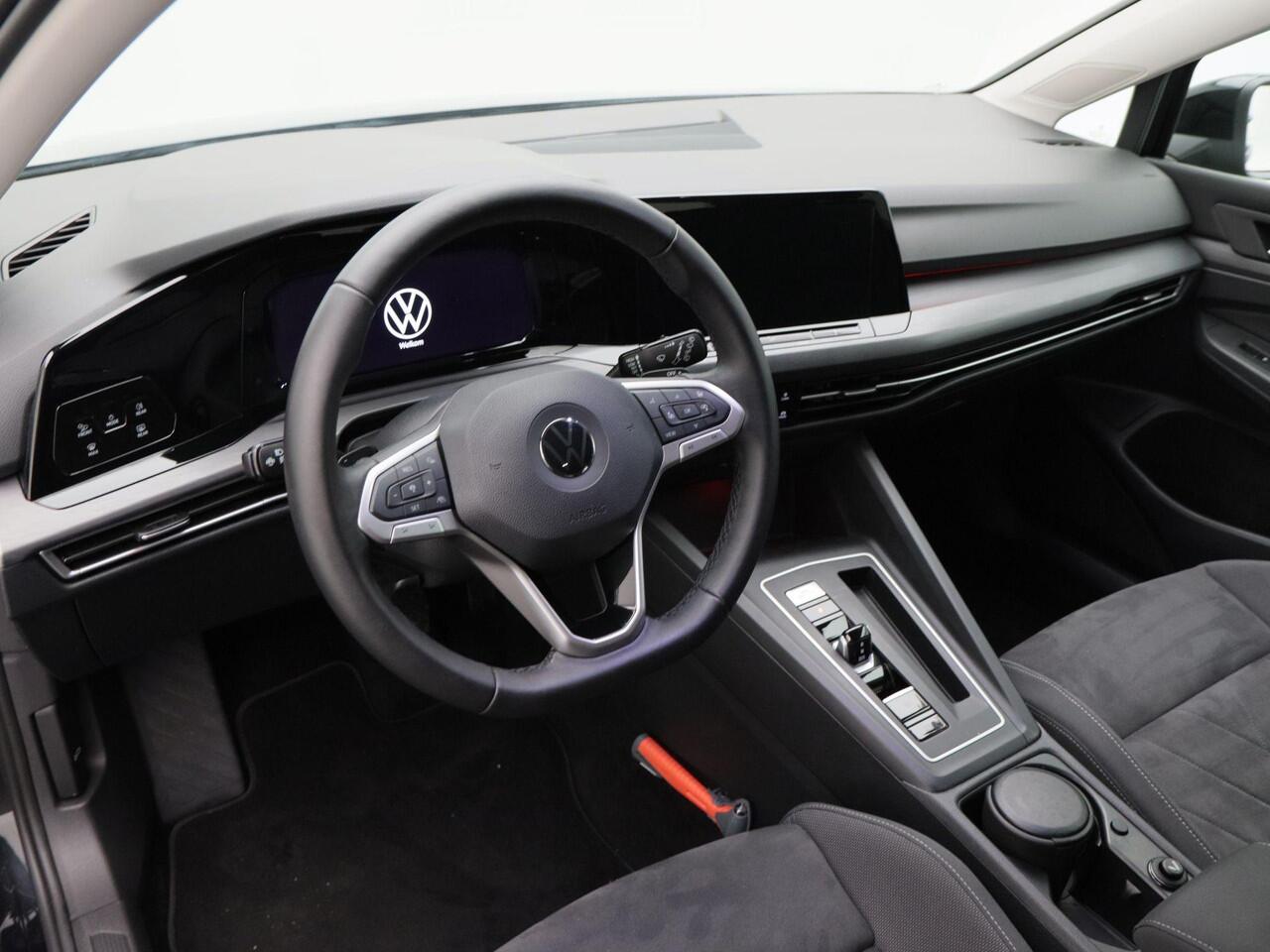 Volkswagen GOLF 1.4 204 Pk Automaat eHybrid Style | Adaptive Cruise | Climate Control | Stoelverwarming | Navigatie | Parkeersensoren | Carplay | 17 inch | 87.913 Km!!