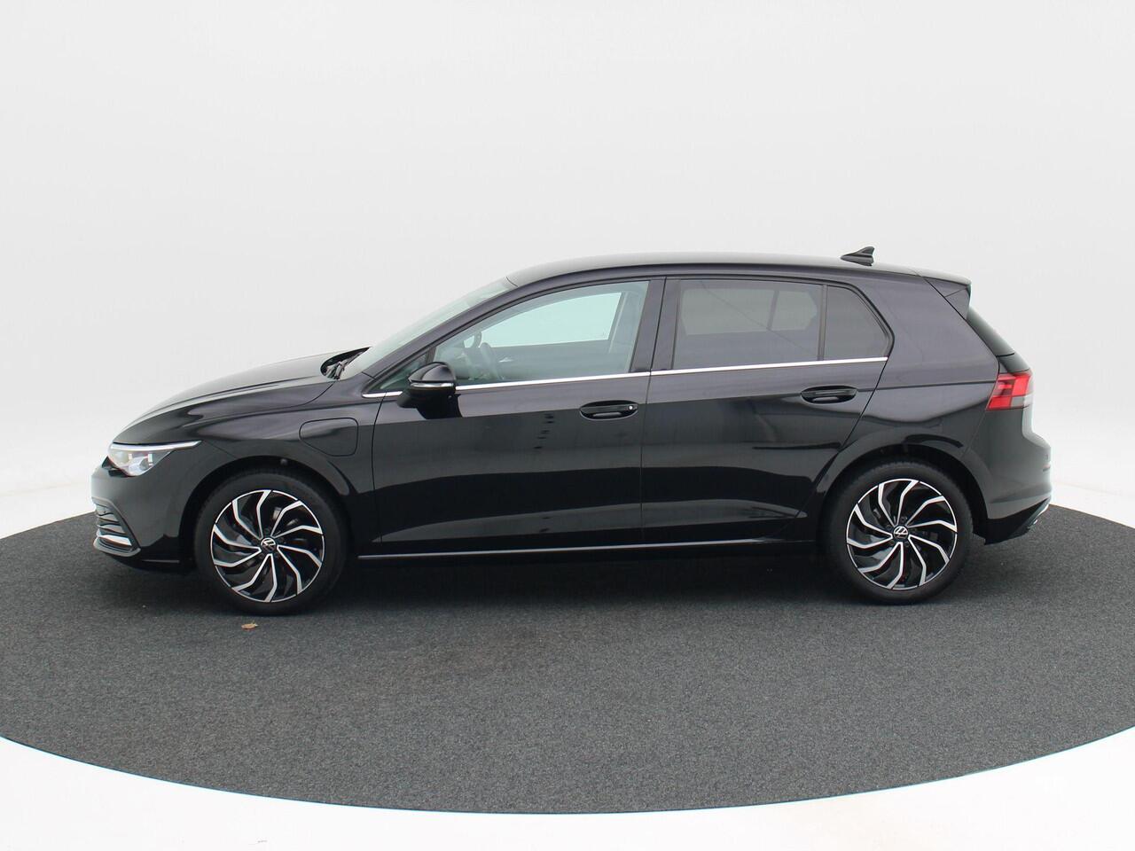 Volkswagen GOLF 1.4 204 Pk Automaat eHybrid Style | Adaptive Cruise | Climate Control | Stoelverwarming | Navigatie | Parkeersensoren | Carplay | 17 inch | 87.913 Km!!