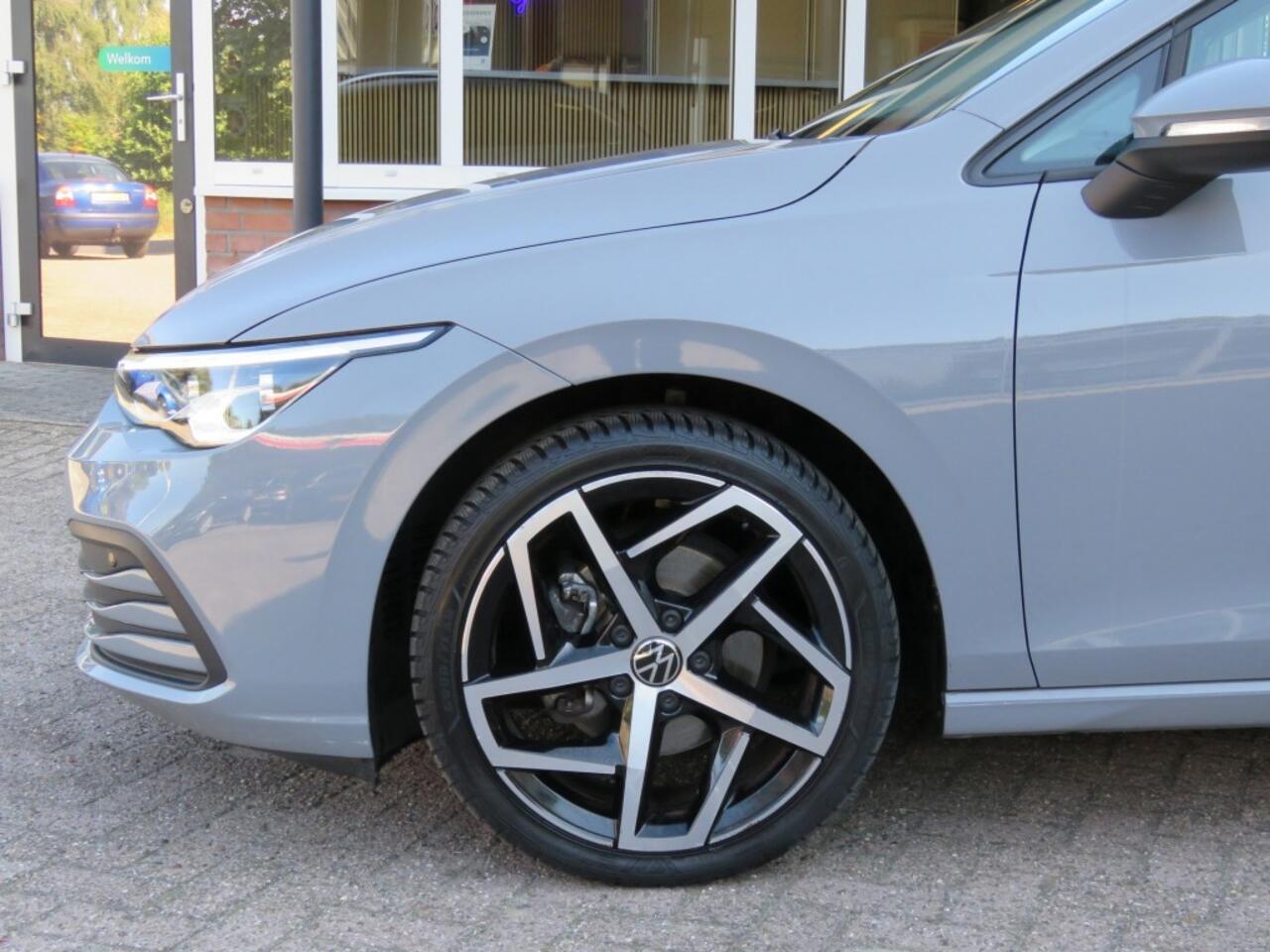 Volkswagen GOLF 1.0 eTSI LIFE DSG-aut. / Pano dak / 18 Inch / Memory / BOVAG garantie