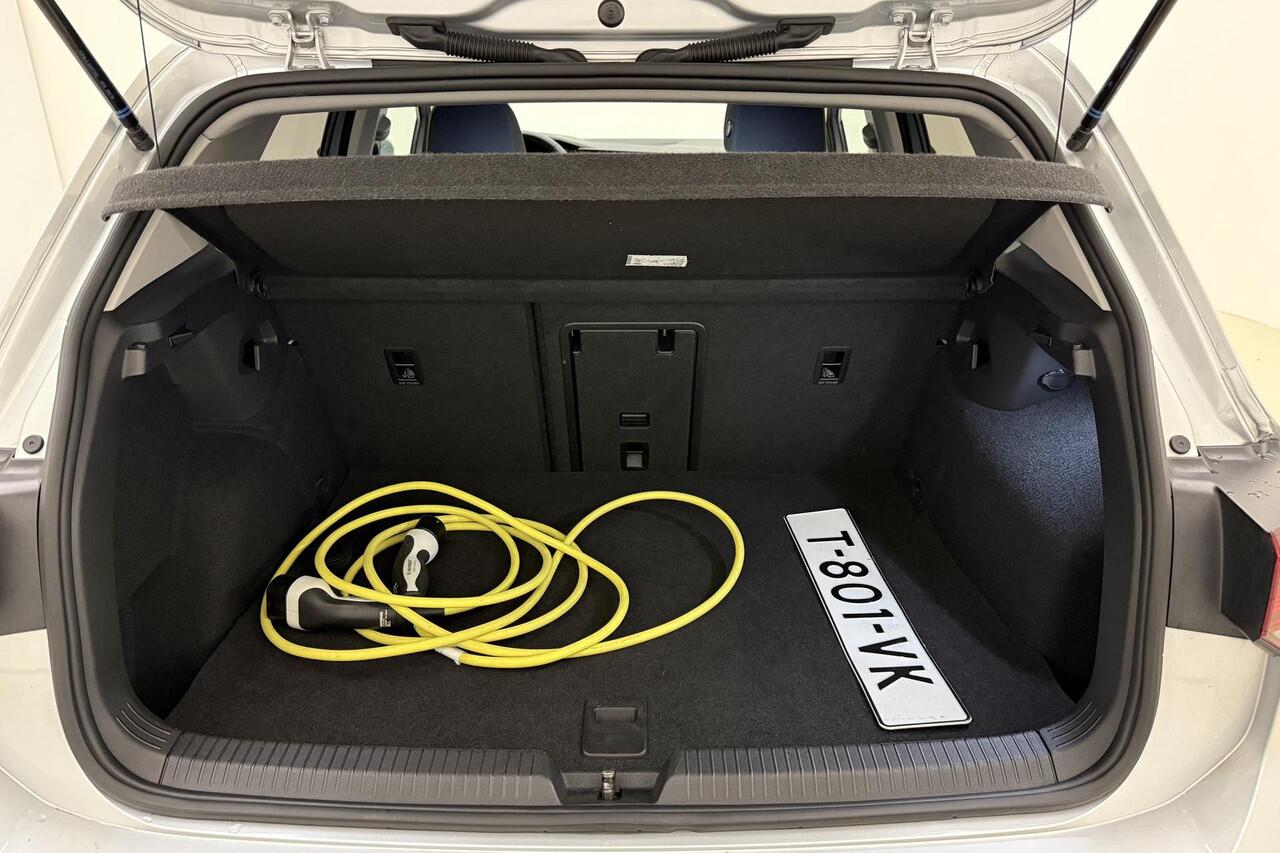 Volkswagen GOLF 1.4 eHybrid Style 204pk | DSG | Trekhaak | Navigatie |Apple Carplay/Android Auto | Adapt. Cruise | 3-Zone Clim. Control | LED koplampen