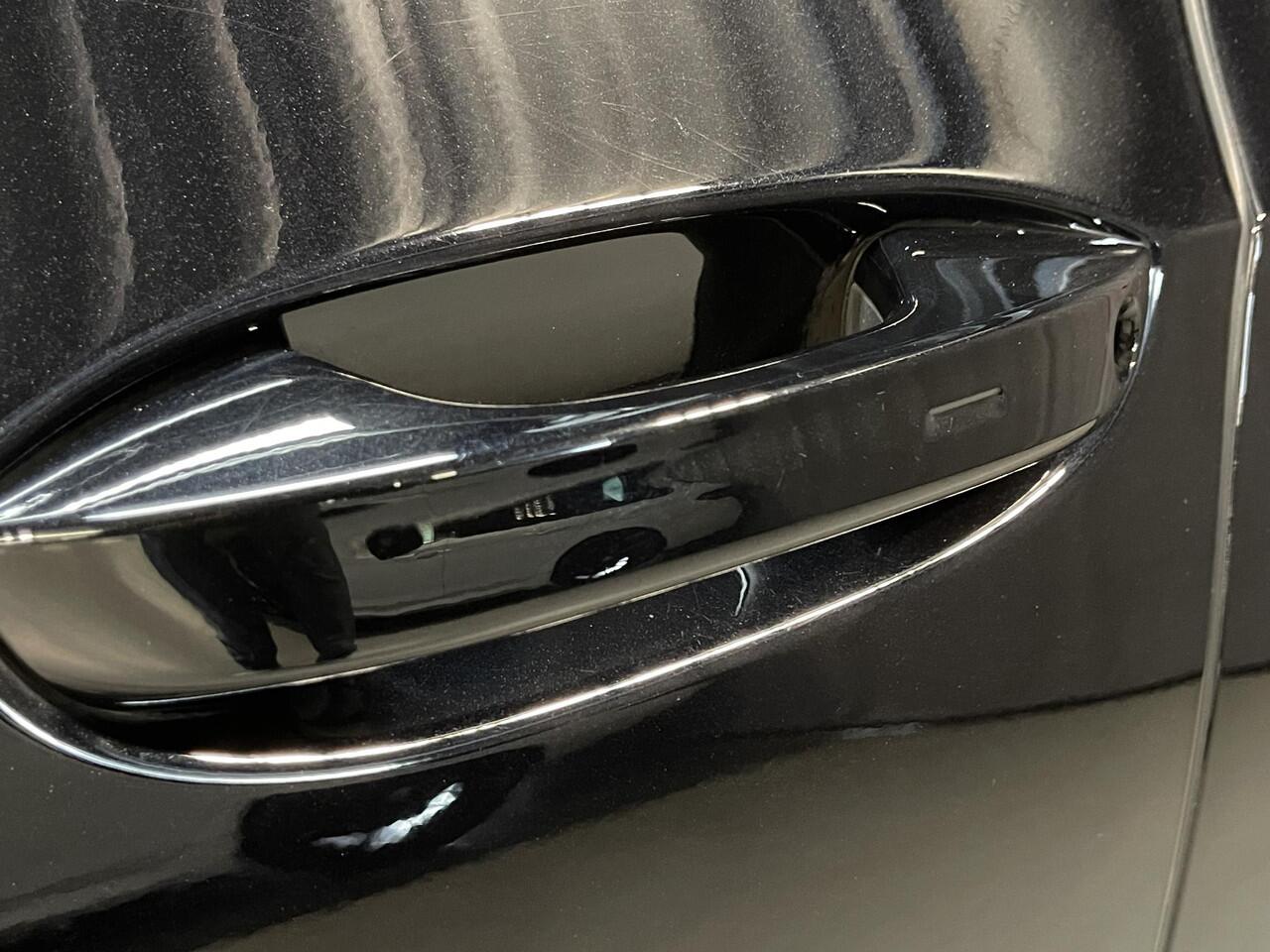 Volkswagen GOLF 2.0 TSI GTI Clubsport 400PK 19"/Panoramadak/H&K/IQ Lights/Black style/Dodehoek/Stoel + stuurverwarming/Keyless/Apple Carplay & Android Auto