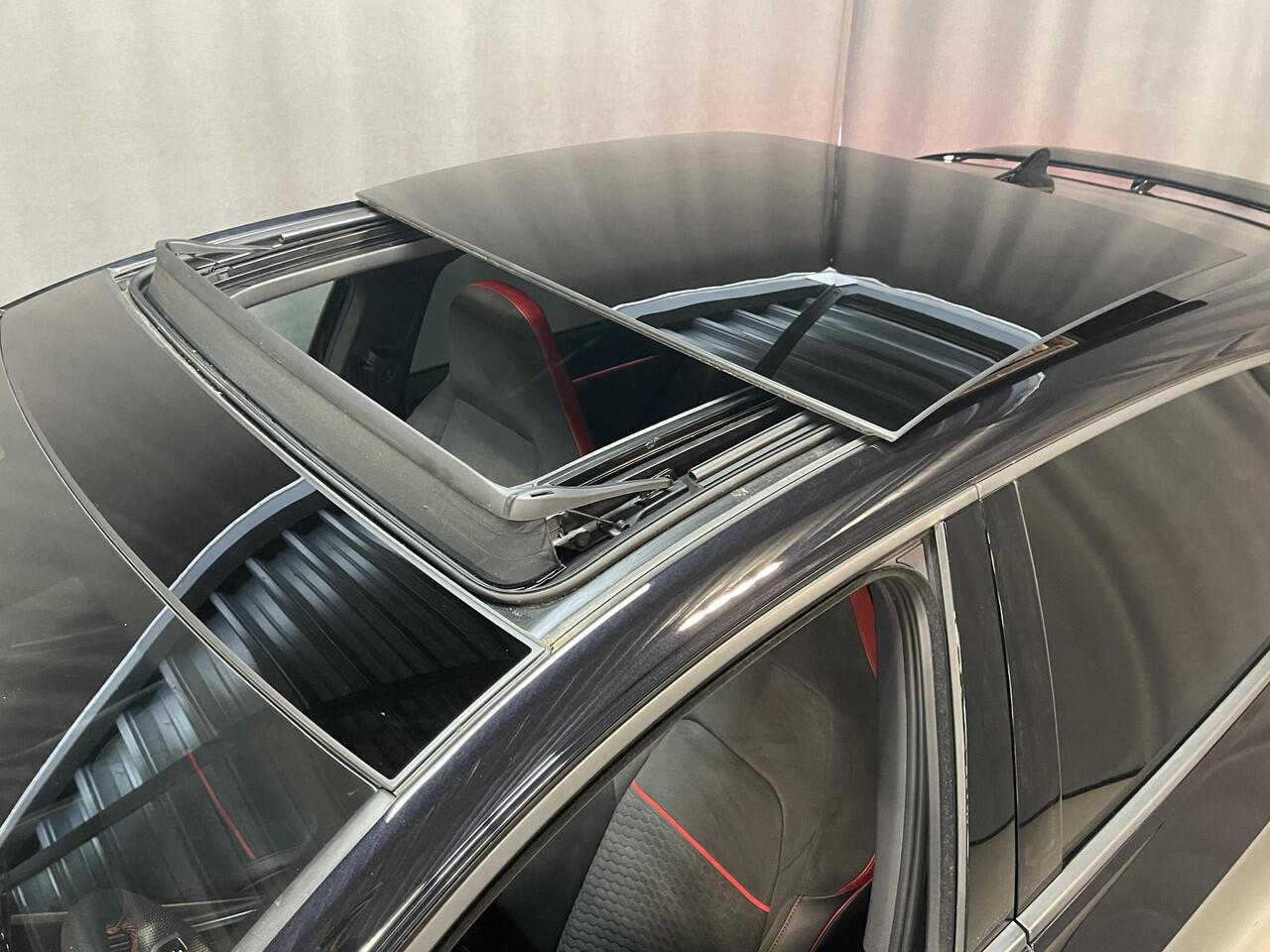 Volkswagen GOLF 2.0 TSI GTI Clubsport 400PK 19"/Panoramadak/H&K/IQ Lights/Black style/Dodehoek/Stoel + stuurverwarming/Keyless/Apple Carplay & Android Auto