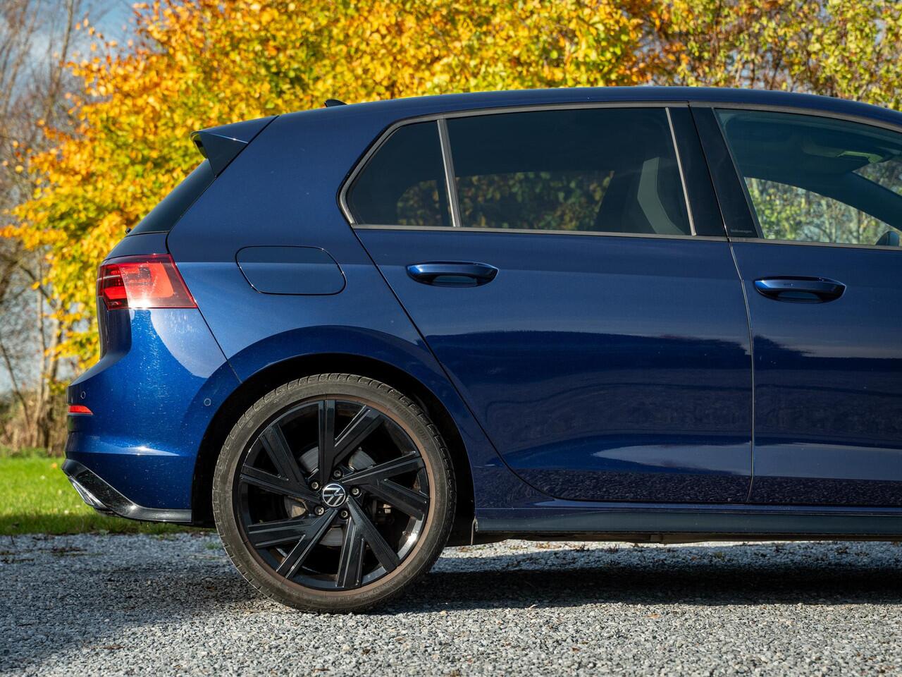 Volkswagen GOLF 1.5 eTSI R-Line Business+ // panorama dak