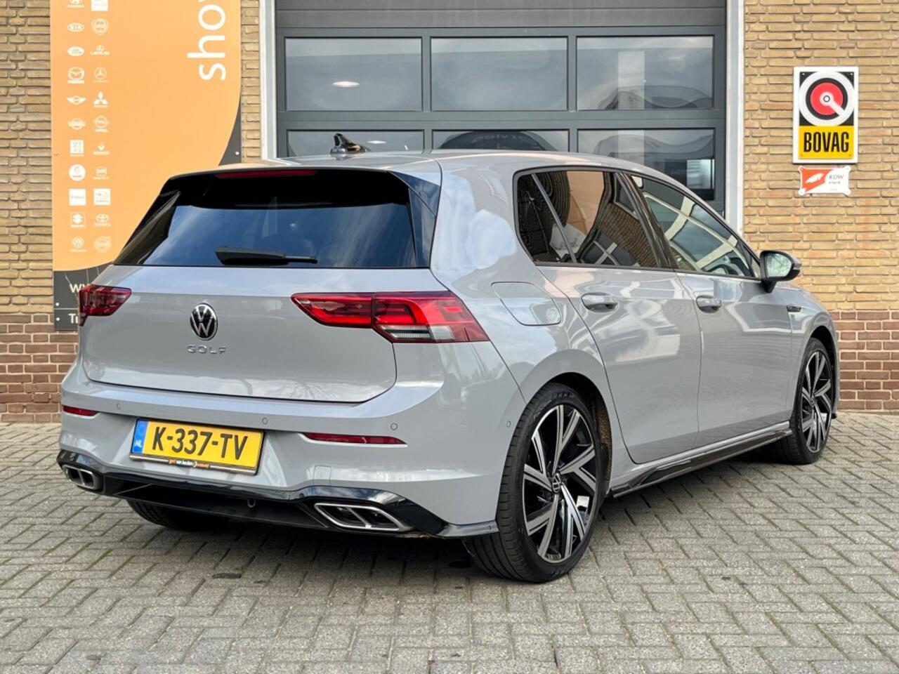 Volkswagen GOLF 1.5 eTSI 150PK R-LINE AUTOMAAT/CARPLAY/LED/18/MOONSTONEGREY/NL-AUTO