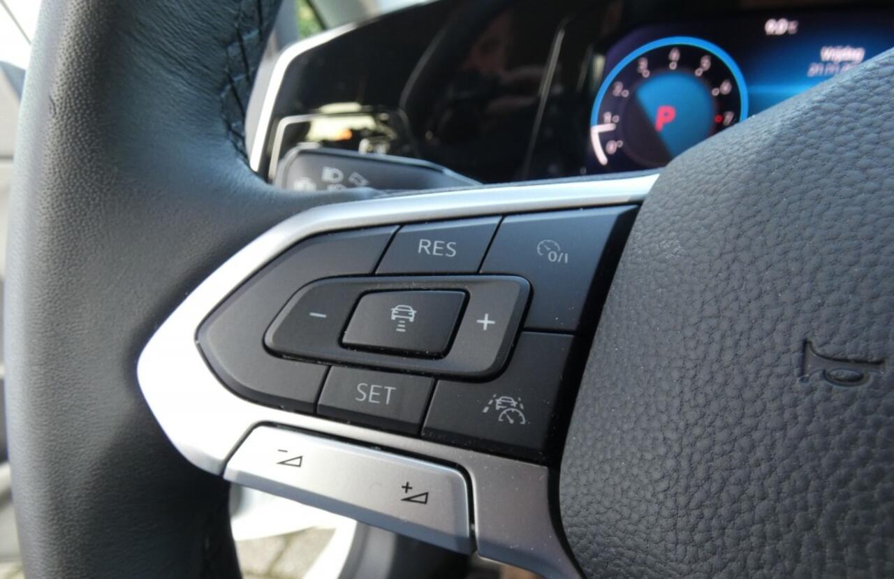 Volkswagen GOLF 1.5 eTSI R-LINE BNS Automaat,ACC,Led,Navi,APPLE