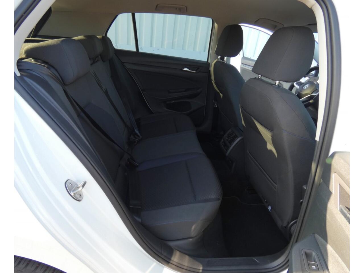 Volkswagen GOLF 1.5 eTSI R-LINE BNS Automaat,ACC,Led,Navi,APPLE