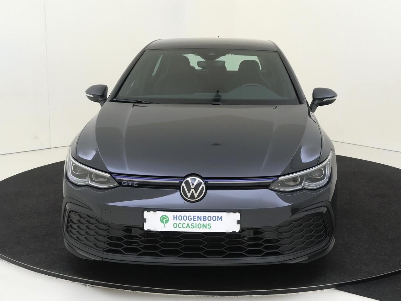 Volkswagen GOLF 1.4 eHybrid GTE | Parkeersensoren | 3-zone airco | CarPlay | Navigatie | Digital cockpit | Climate Control |