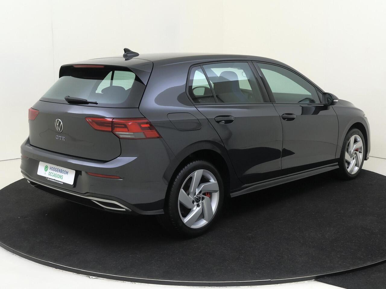 Volkswagen GOLF 1.4 eHybrid GTE | Parkeersensoren | 3-zone airco | CarPlay | Navigatie | Digital cockpit | Climate Control |