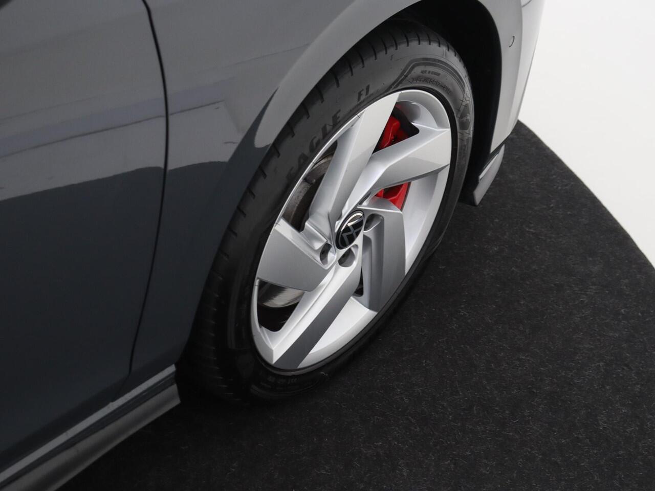 Volkswagen GOLF 1.4 eHybrid GTE | SoH 97% | Adaptieve cruise control | Achteruitrijcamera | Parkeerassistent | 3-zone airco | Dodehoek detectie | Keyless | Stoel- en stuurwielverwarming | Electronic climate control | CarPlay |