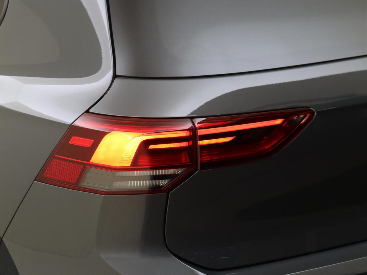 Volkswagen GOLF 1.4 eHybrid GTE | SoH 97% | Adaptieve cruise control | Achteruitrijcamera | Parkeerassistent | 3-zone airco | Dodehoek detectie | Keyless | Stoel- en stuurwielverwarming | Electronic climate control | CarPlay |