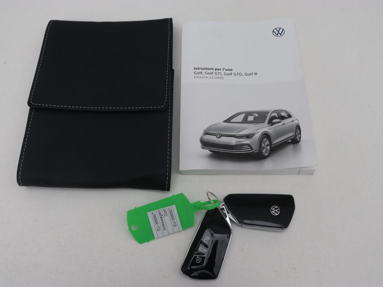 Volkswagen GOLF 1.0 eTSI Life | Camera | Carplay | Navigatie | Sfeerverlichting | Parkeerhulp | Adaptive cruise | Digital Cockpit | Climate control | Bluetooth | Full LED