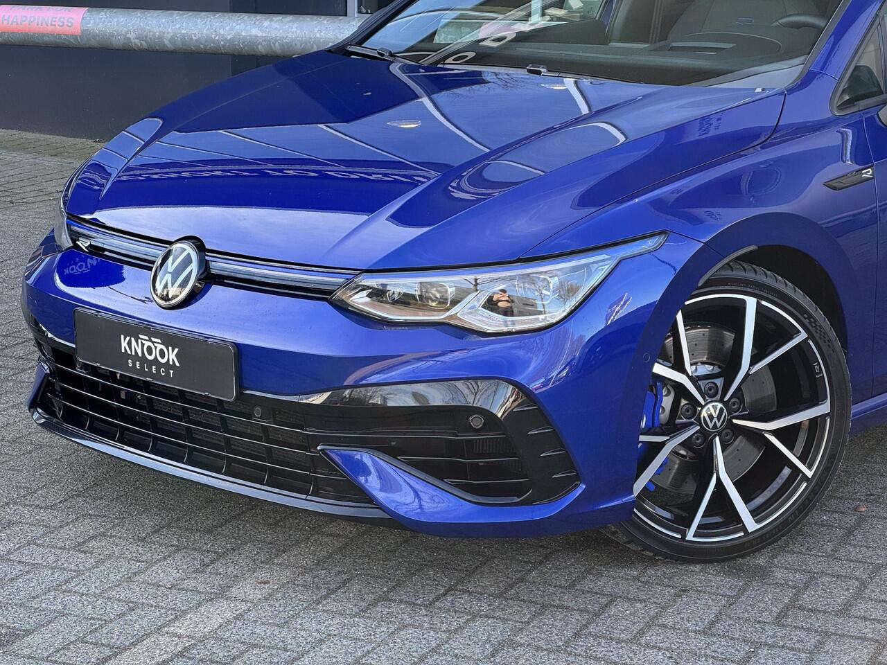 Volkswagen GOLF 2.0 TSI R 4Motion / Adaptief Onderstel / Harman Kardon / 100% Historie / Panoramadak / LED / 19 Inch / Head-Up Display / Sportstoelen / Stoelverwarming / Stuurwiel Verwarmd / Dodehoek Detectie