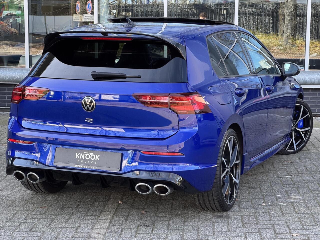 Volkswagen GOLF 2.0 TSI R 4Motion / Adaptief Onderstel / Harman Kardon / 100% Historie / Panoramadak / LED / 19 Inch / Head-Up Display / Sportstoelen / Stoelverwarming / Stuurwiel Verwarmd / Dodehoek Detectie