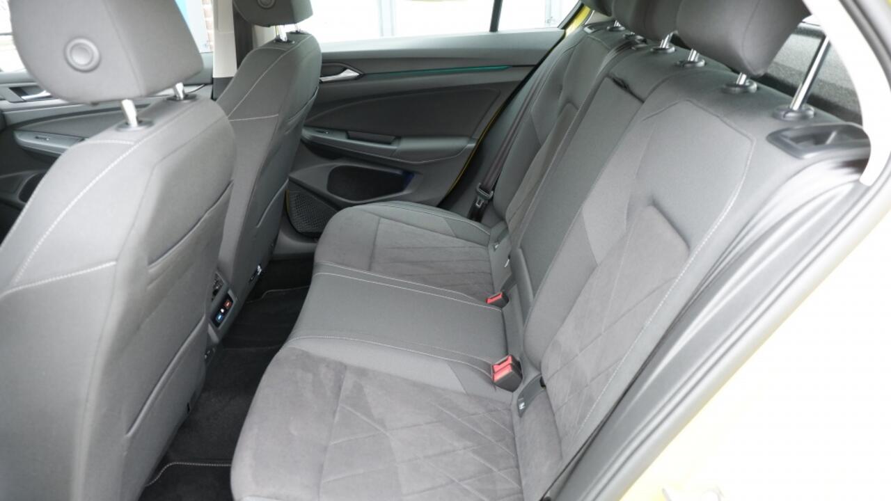 Volkswagen GOLF 1.5 eTSI Style Pano/ACC/Trekhaak/Navi/Massage/Lane-ass