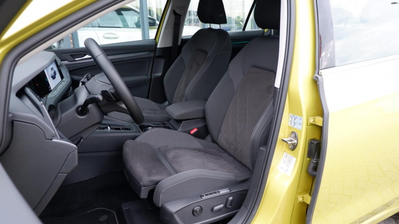 Volkswagen GOLF 1.5 eTSI Style Pano/ACC/Trekhaak/Navi/Massage/Lane-ass