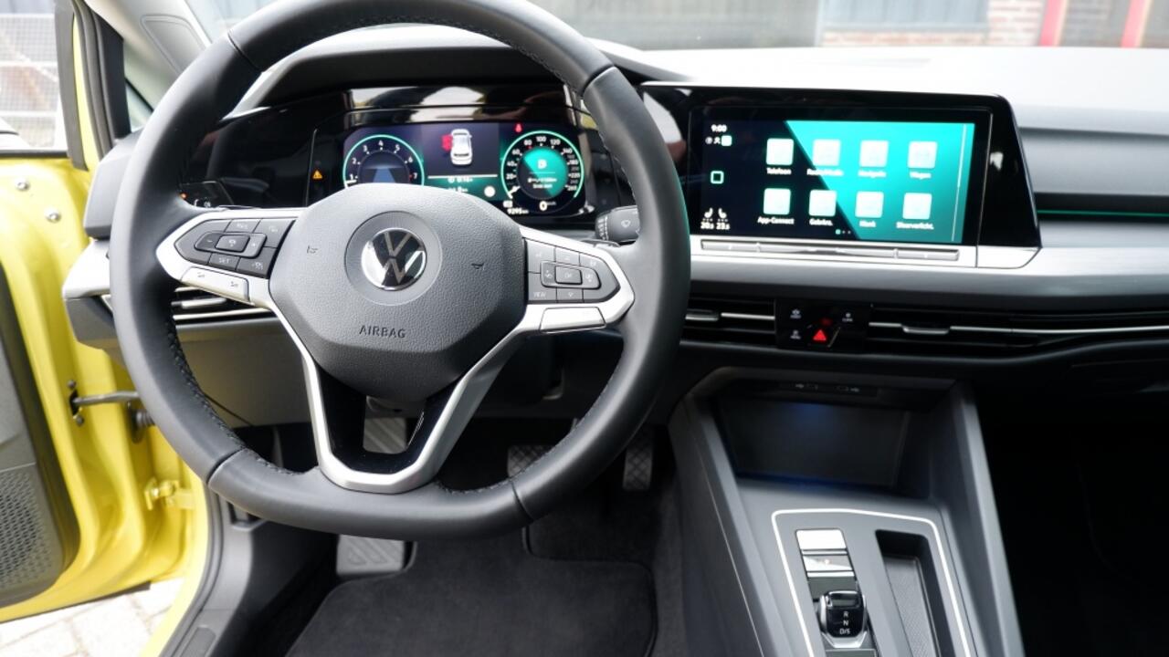 Volkswagen GOLF 1.5 eTSI Style Pano/ACC/Trekhaak/Navi/Massage/Lane-ass