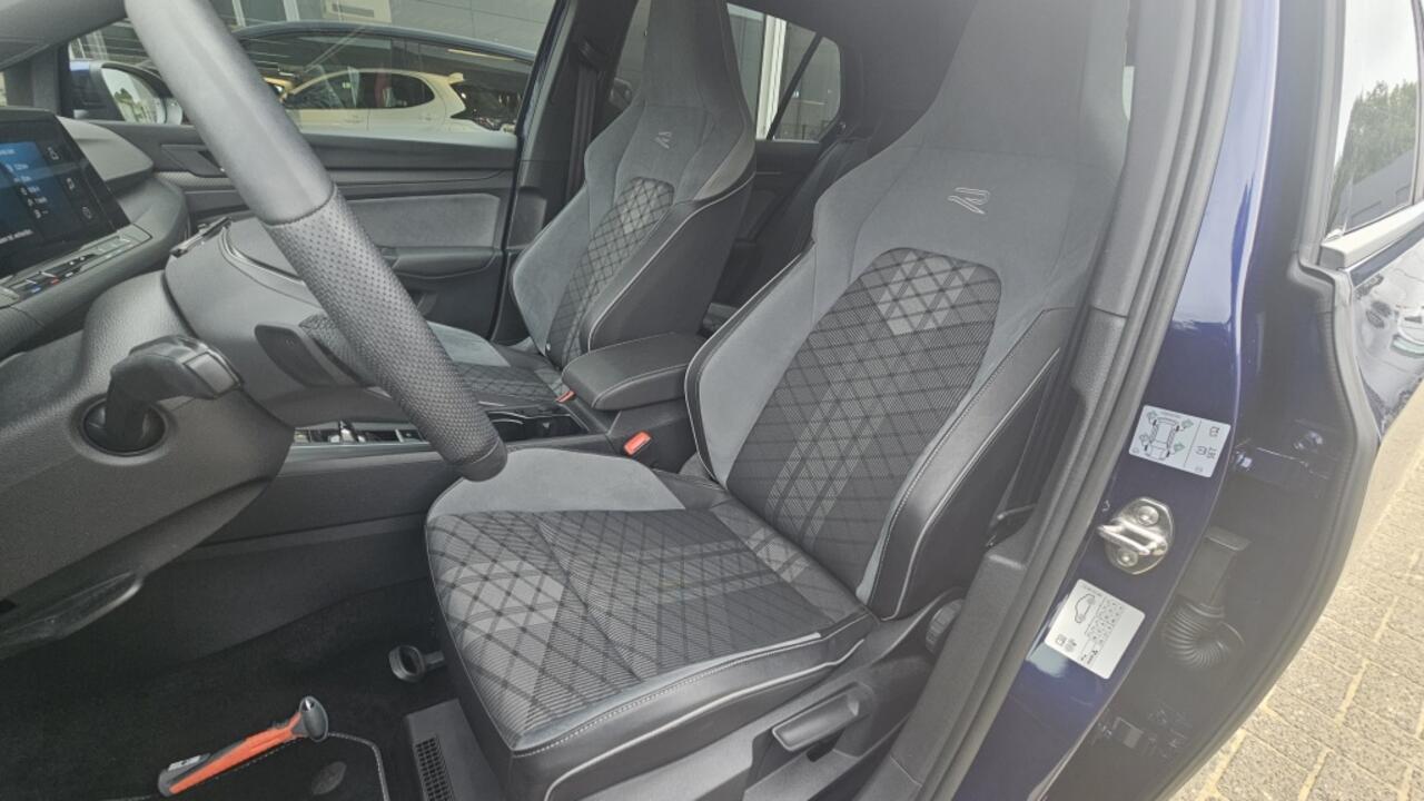 Volkswagen GOLF 1.5 eTSI R-Line NLauto | Dealeronderhouden