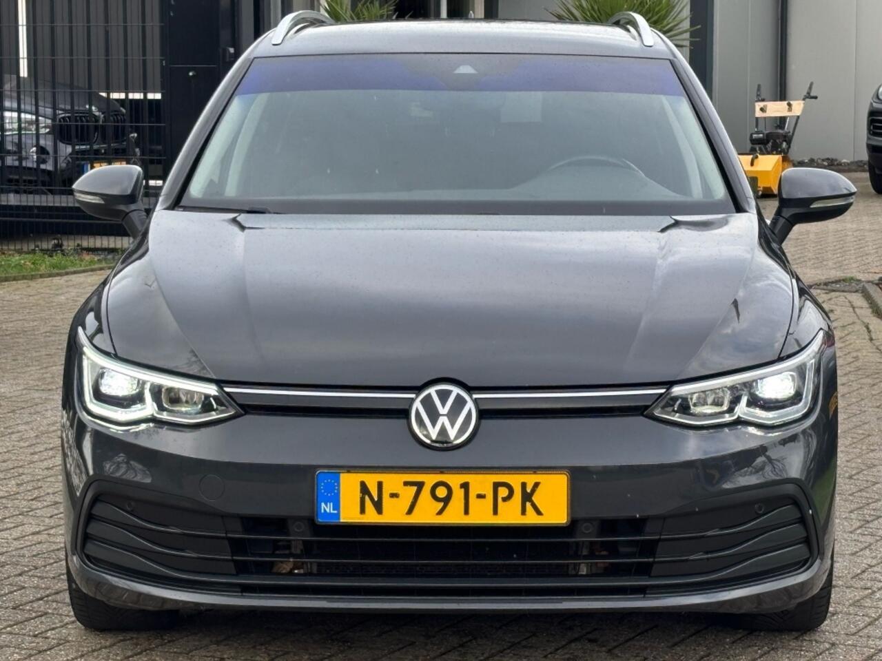 Volkswagen GOLF Variant 1.5 TSI Life Grijs Xenon Alcantara 2021 Virtual Dash