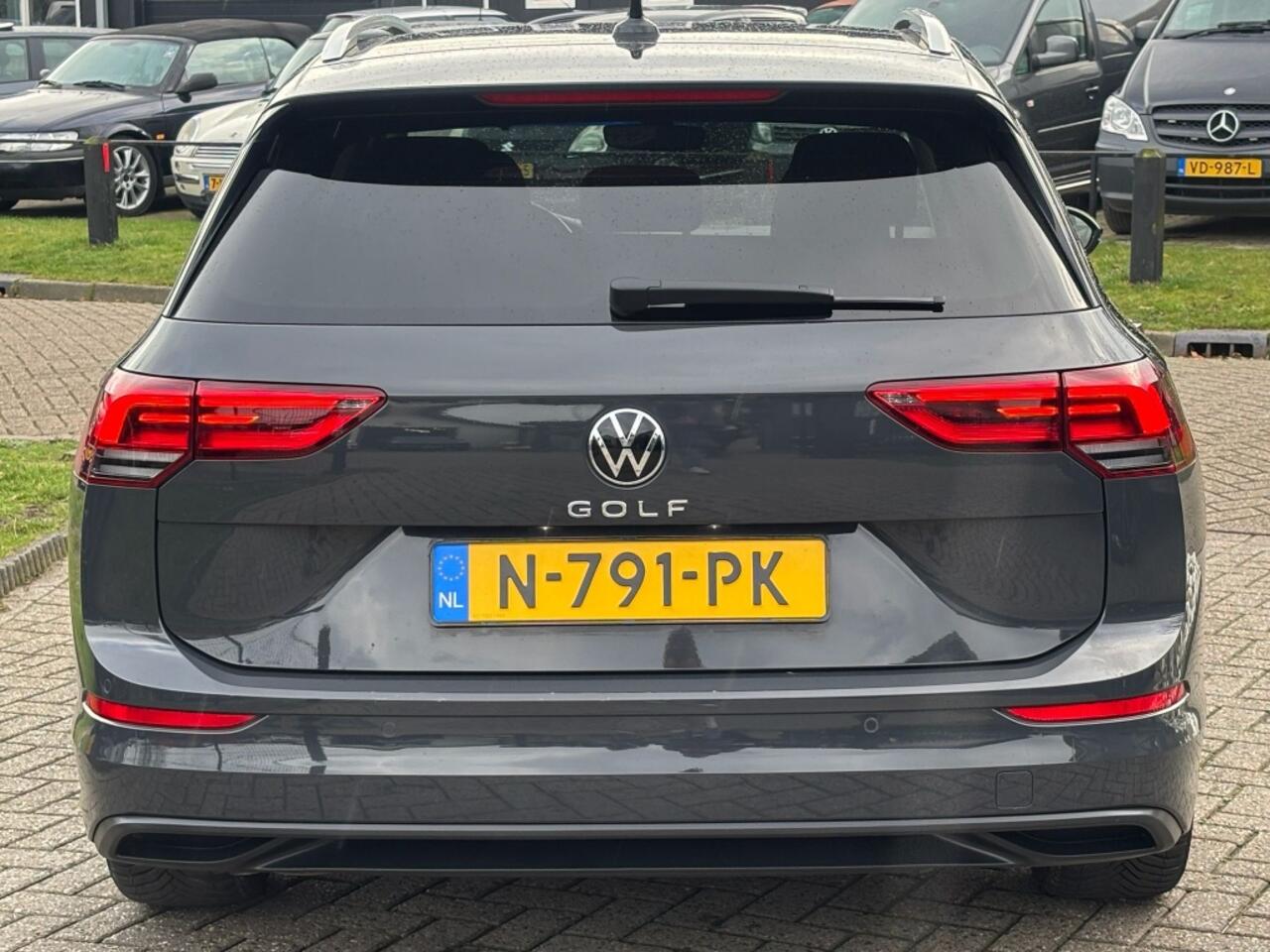 Volkswagen GOLF Variant 1.5 TSI Life Grijs Xenon Alcantara 2021 Virtual Dash