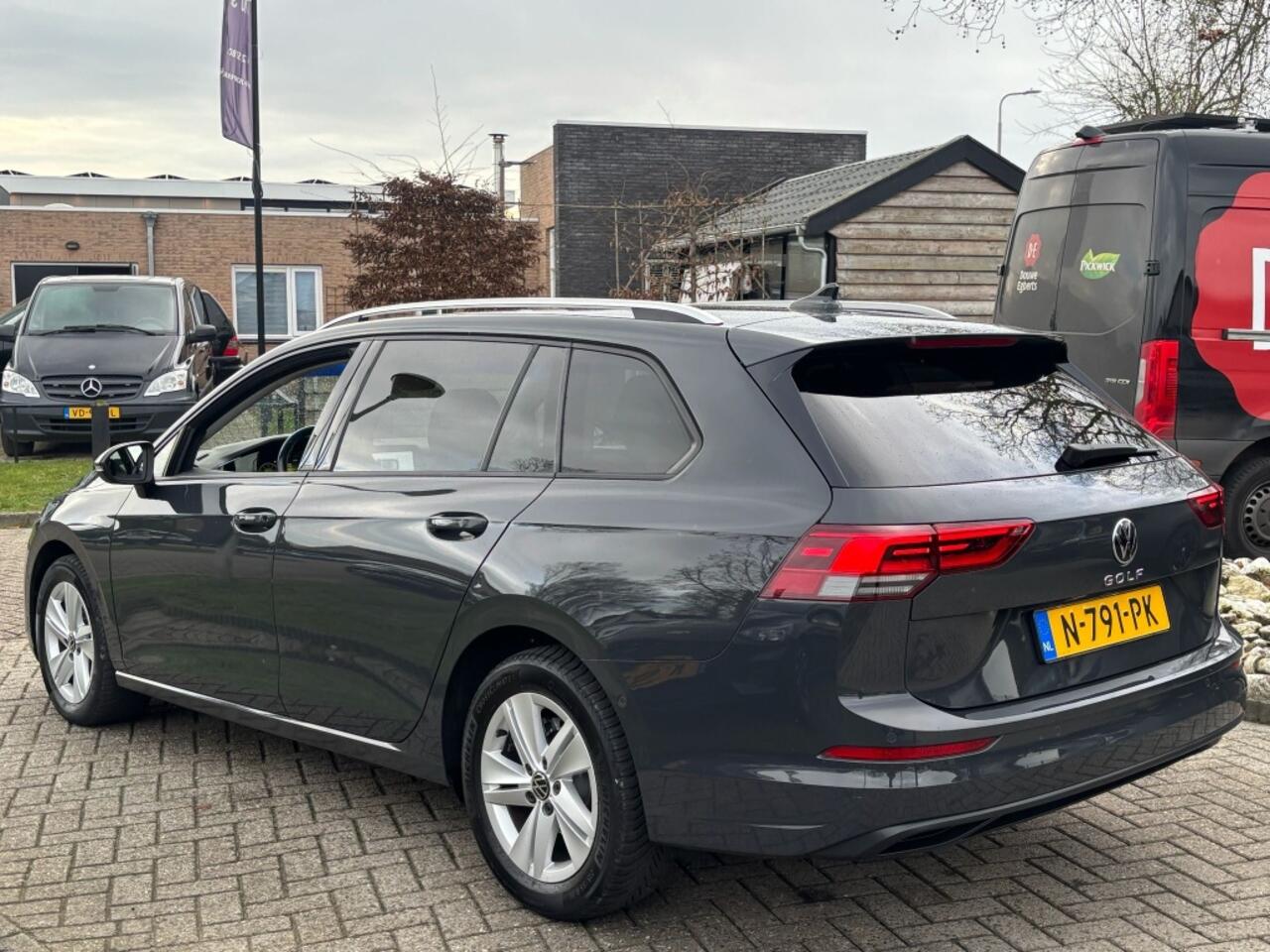 Volkswagen GOLF Variant 1.5 TSI Life Grijs Xenon Alcantara 2021 Virtual Dash