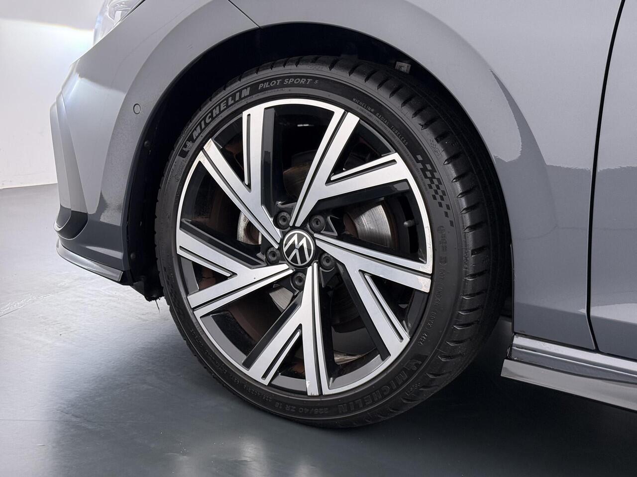 Volkswagen GOLF Variant 1.5 eTSI R-Line Trekhaak | Pano Dak | Camera | Navigatie |