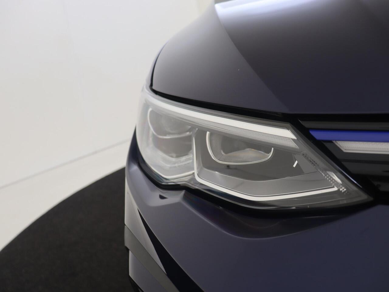 Volkswagen GOLF 1.4 eHybrid GTE | SoH 95% | Stoel- en stuurwielverwarming | Navigatie | Adaptieve cruise control | Achteruitrijcamera | 3-zone airco | CarPlay | Sfeerverlichting |