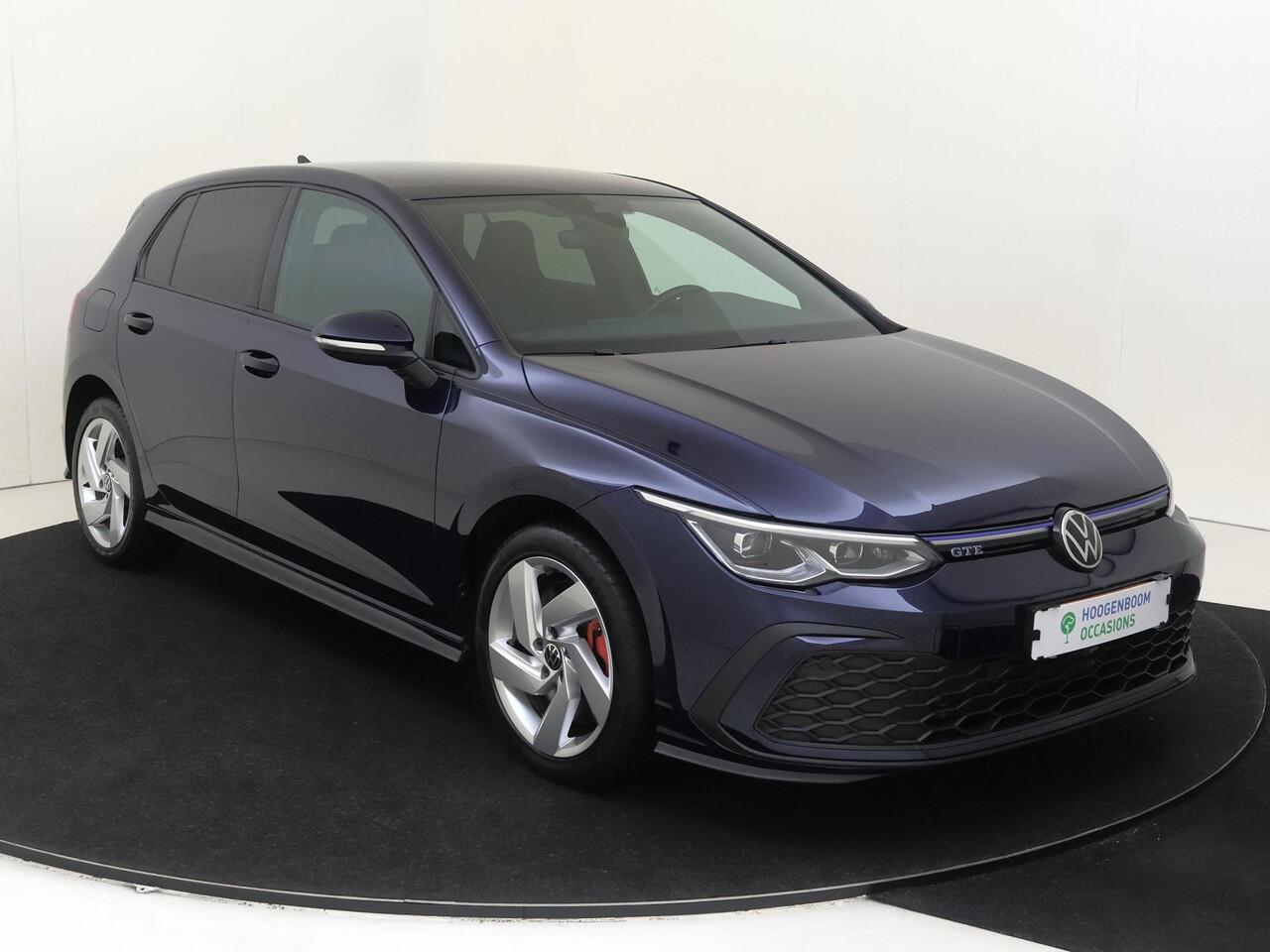 Volkswagen GOLF 1.4 eHybrid GTE | SoH 95% | Stoel- en stuurwielverwarming | Navigatie | Adaptieve cruise control | Achteruitrijcamera | 3-zone airco | CarPlay | Sfeerverlichting |