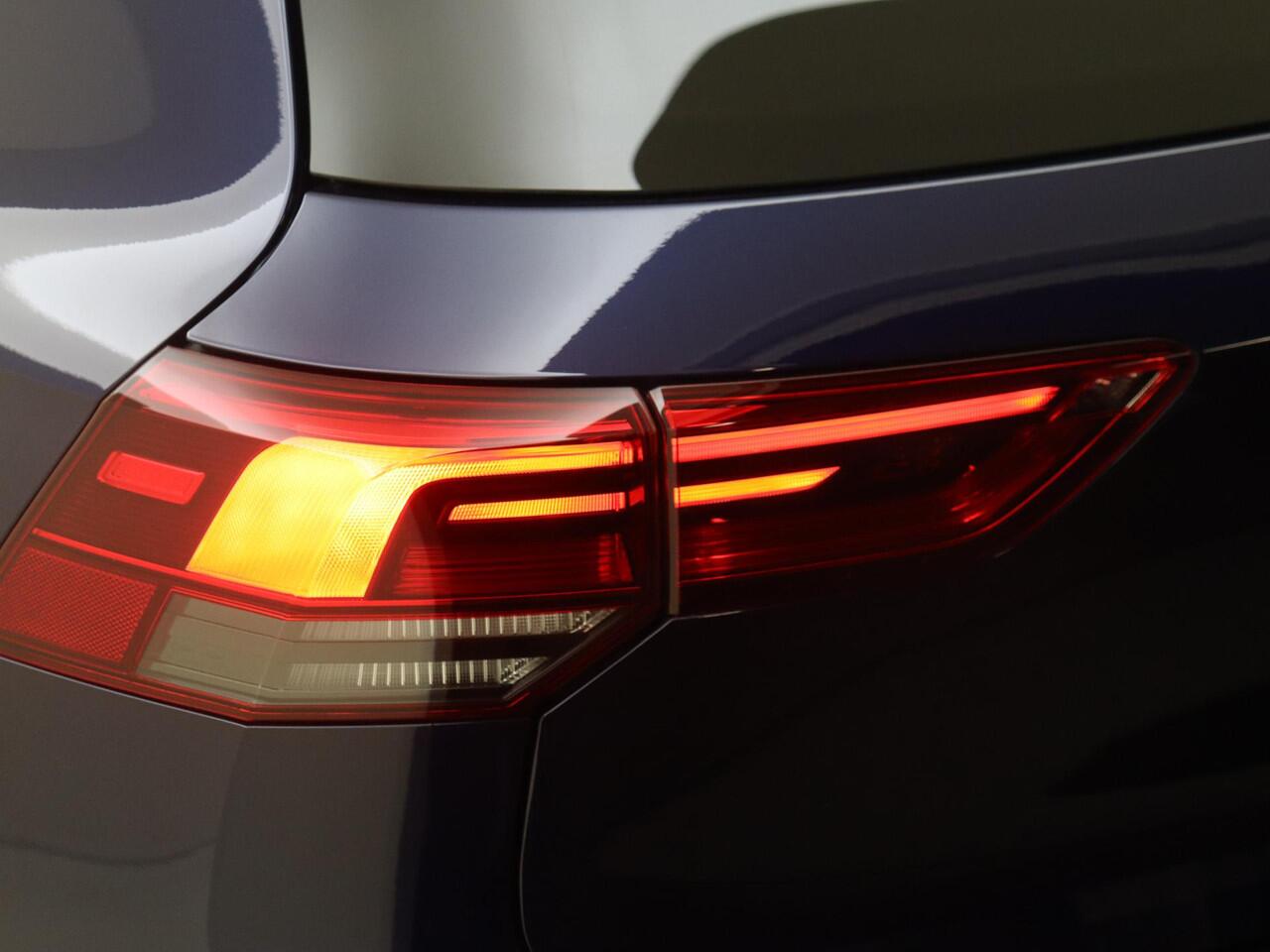 Volkswagen GOLF 1.4 eHybrid GTE | SoH 95% | Stoel- en stuurwielverwarming | Navigatie | Adaptieve cruise control | Achteruitrijcamera | 3-zone airco | CarPlay | Sfeerverlichting |