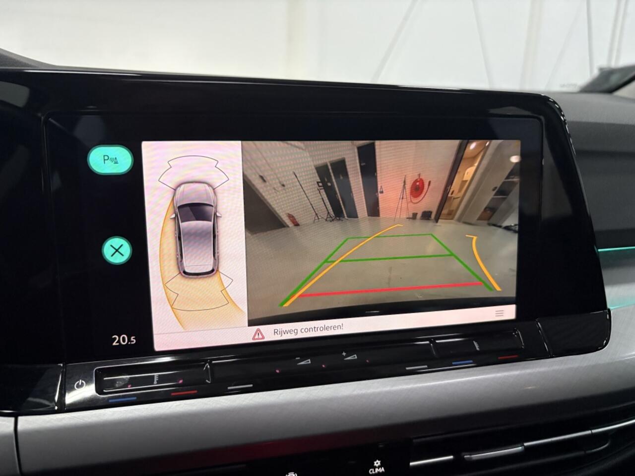 Volkswagen GOLF 1.0 TSI Life *Pano*Digi.Dash*Camera*Keyless*