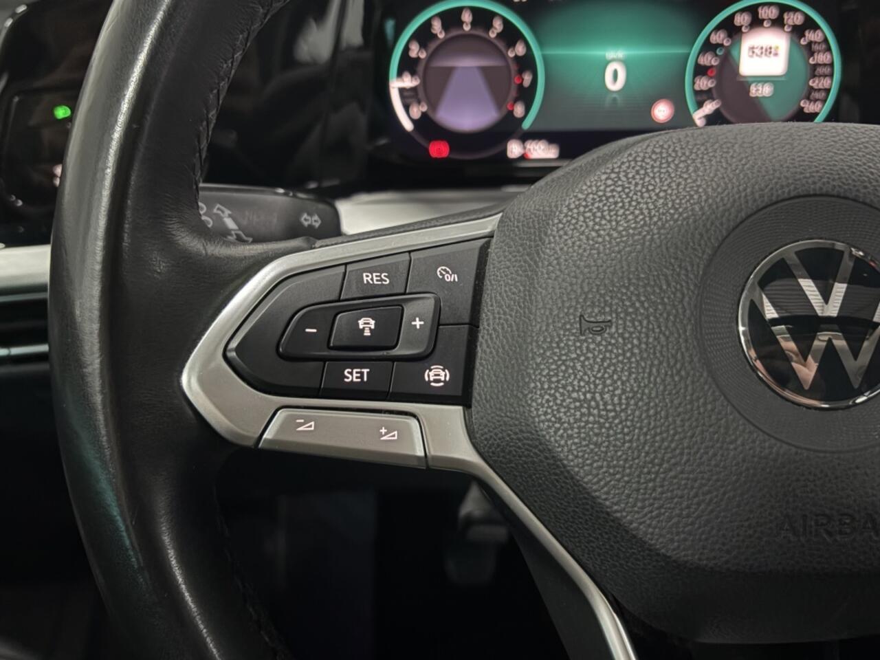 Volkswagen GOLF 1.0 TSI Life *Pano*Digi.Dash*Camera*Keyless*