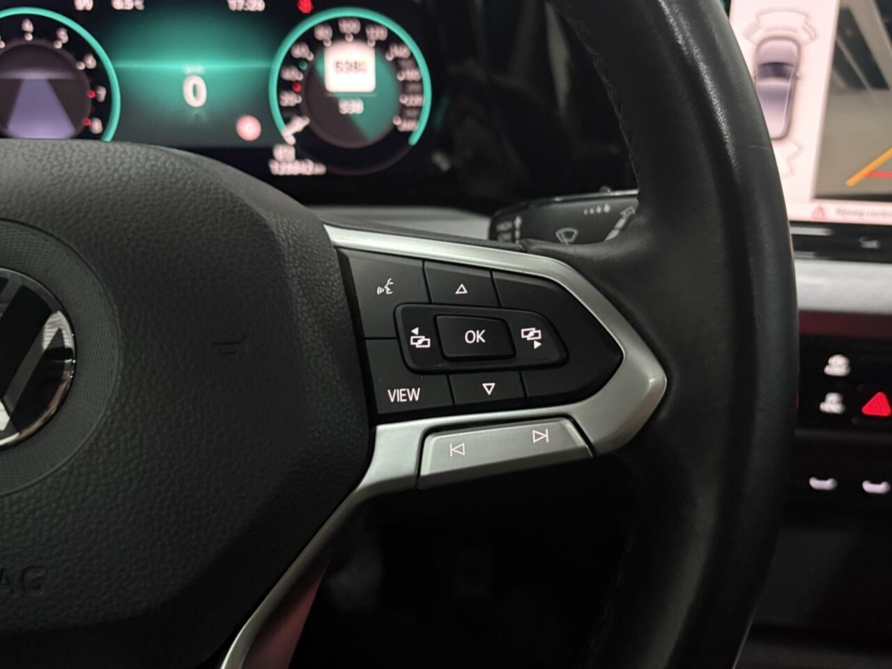 Volkswagen GOLF 1.0 TSI Life *Pano*Digi.Dash*Camera*Keyless*