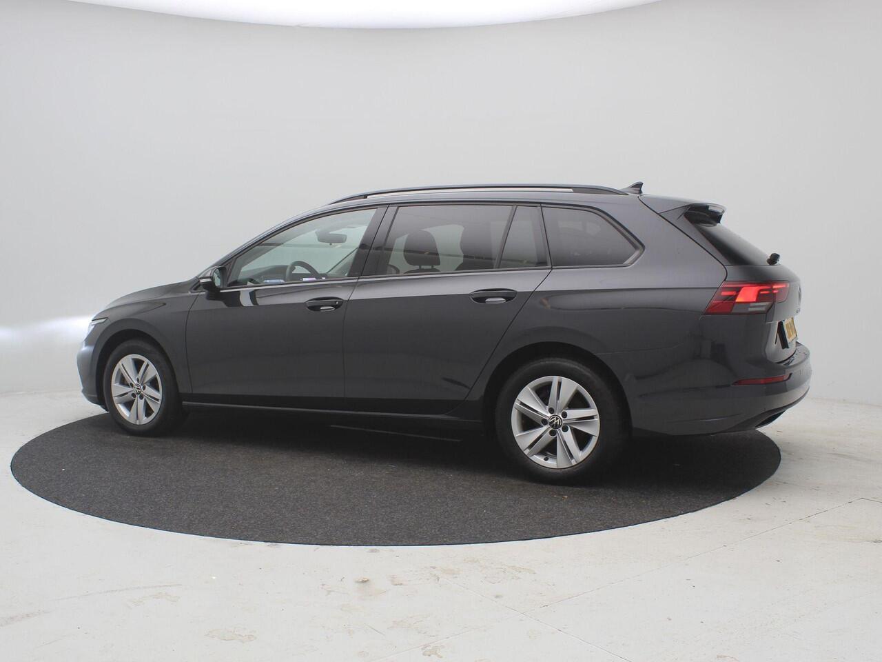 Volkswagen GOLF Variant 1.5 eTSI Life Business AUTOMAAT / Trekgewicht 1.400 kg / Navigatie / Apk tot 11-2027 /Digitaal dashboard / Climate control / Navigatie / Apple Carplay Android /