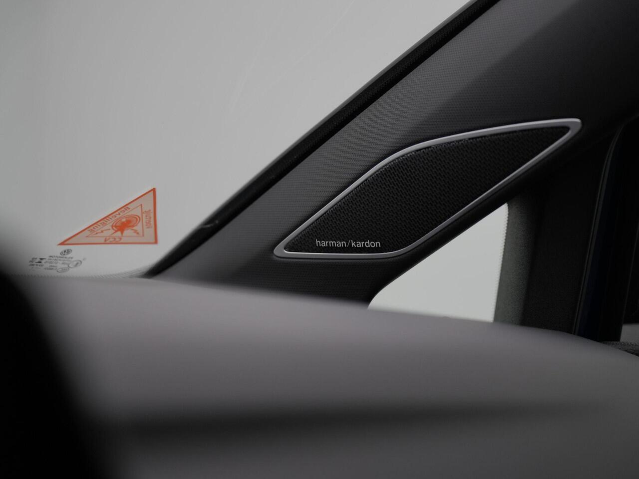 Volkswagen GOLF 2.0 TSI 320 pk DSG R 4Motion | Panoramadak | Akrapovic | R-Performance | Leder | Geheugenstoel | Harman/Kardon| Stoelventilatie | Head-up display