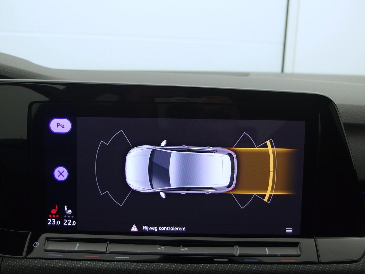 Volkswagen GOLF 1.5 TSI R-Line Business PANORAMADAK / FULL IQ LED / CARPLAY / STOELVERW / STUURVERW / DAB+ / ACC / BLUETOOTH / SFEER