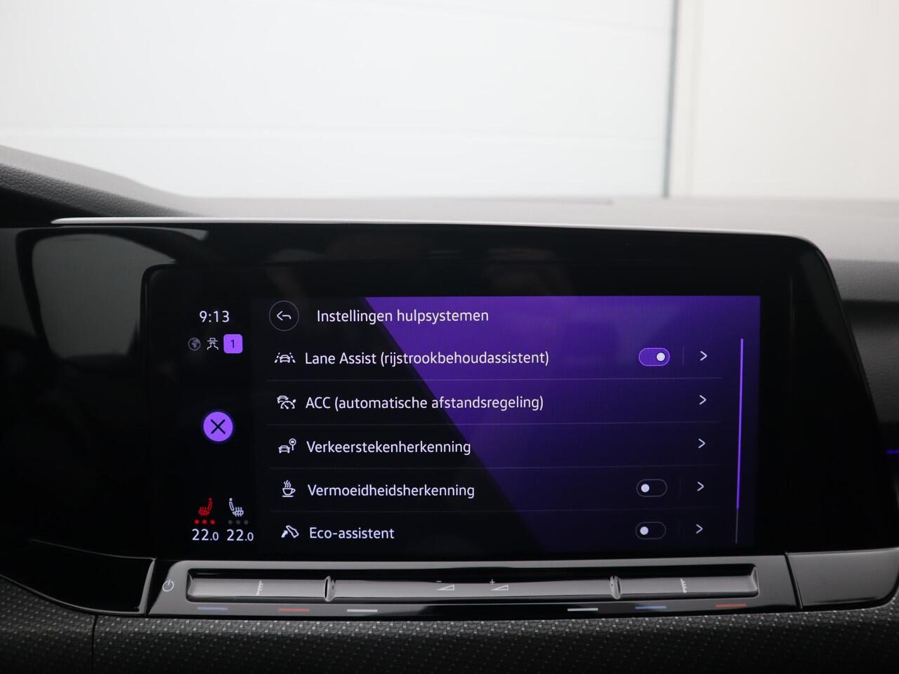 Volkswagen GOLF 1.5 TSI R-Line Business PANORAMADAK / FULL IQ LED / CARPLAY / STOELVERW / STUURVERW / DAB+ / ACC / BLUETOOTH / SFEER