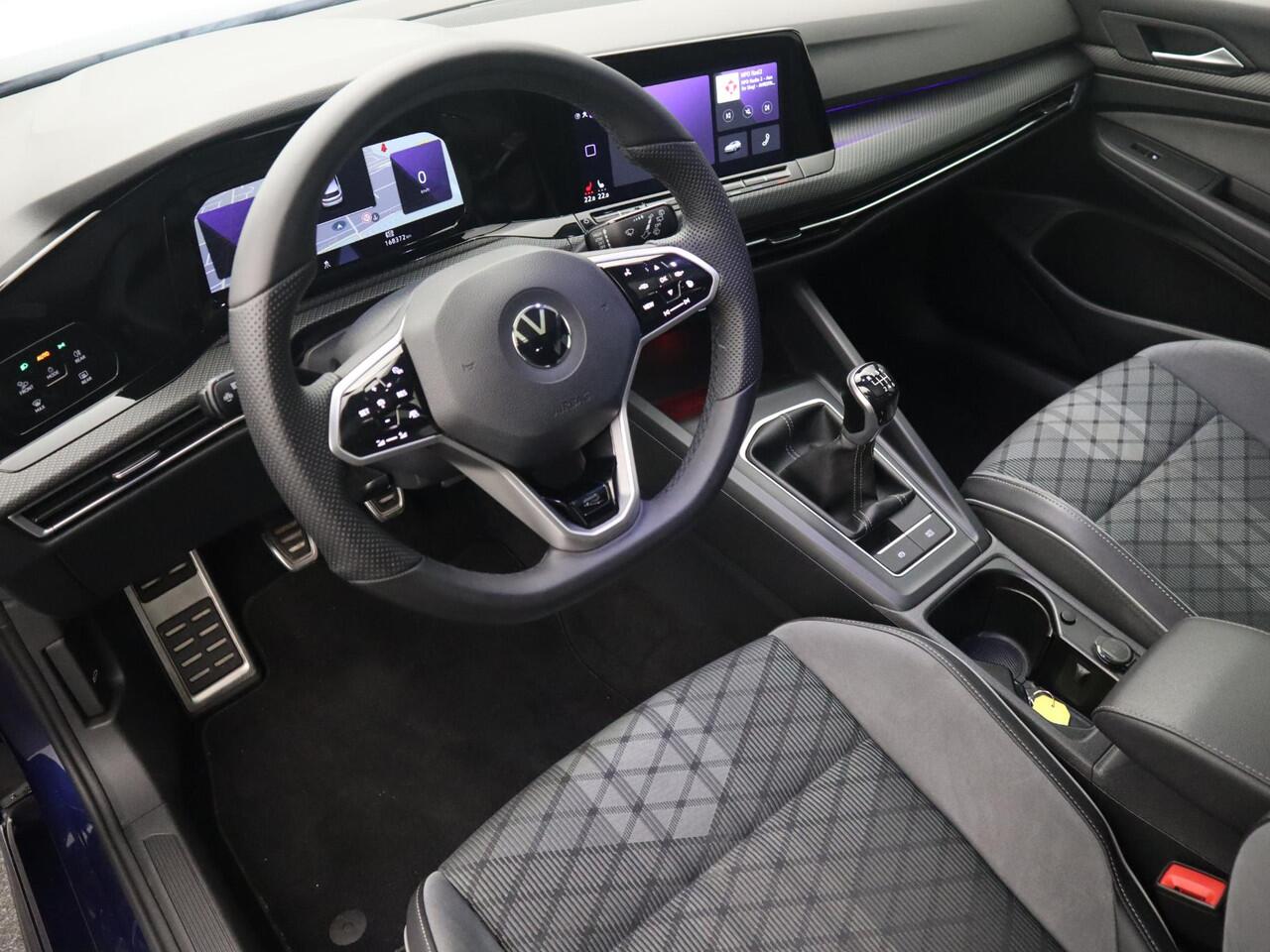 Volkswagen GOLF 1.5 TSI R-Line Business PANORAMADAK / FULL IQ LED / CARPLAY / STOELVERW / STUURVERW / DAB+ / ACC / BLUETOOTH / SFEER