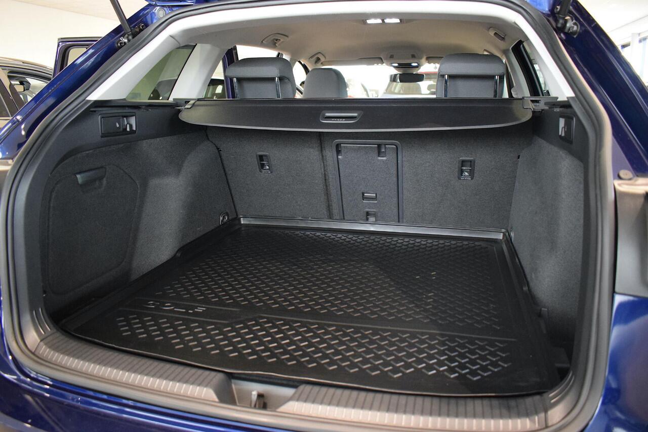 Volkswagen GOLF Variant 1.0 TSI Life Business | Apple CarPlay | Stuur- en Stoelverw. | Camera