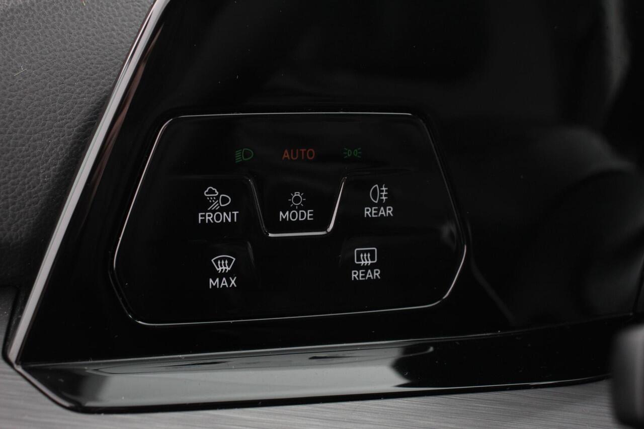 Volkswagen GOLF Variant 1.5 eTSI 150pk DSG Style | Navigatie | Apple Carplay/Android Auto | Lane Assist | Dodehoek Assistent | Head-up Display |Park Assist | Parkeersensoren | Camera | Stuur- en stoelverwarming | Keyless Entry/Start | LED-verlichting voor