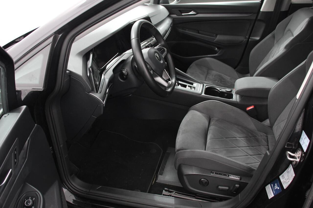 Volkswagen GOLF Variant 1.5 eTSI 150pk DSG Style | Navigatie | Apple Carplay/Android Auto | Lane Assist | Dodehoek Assistent | Head-up Display |Park Assist | Parkeersensoren | Camera | Stuur- en stoelverwarming | Keyless Entry/Start | LED-verlichting voor