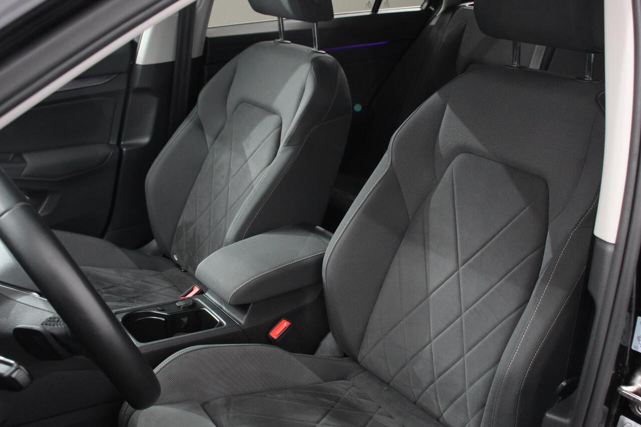 Volkswagen GOLF Variant 1.5 eTSI 150pk DSG Style | Navigatie | Apple Carplay/Android Auto | Lane Assist | Dodehoek Assistent | Head-up Display |Park Assist | Parkeersensoren | Camera | Stuur- en stoelverwarming | Keyless Entry/Start | LED-verlichting voor