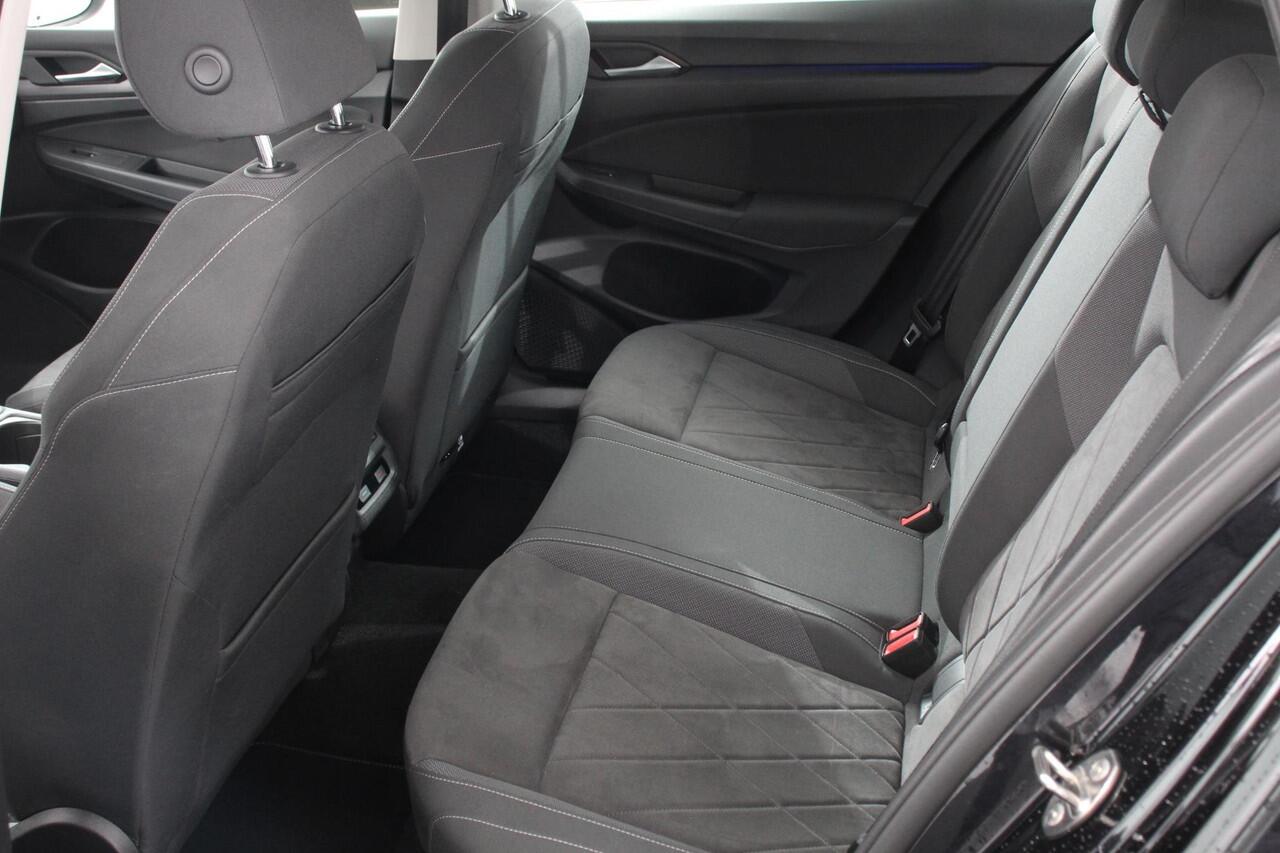 Volkswagen GOLF Variant 1.5 eTSI 150pk DSG Style | Navigatie | Apple Carplay/Android Auto | Adaptive Cruise Control | Parkeersensoren | Camera | Stoel-en stuurverwarming | Blind Spot Assist | Ledverlichting voor