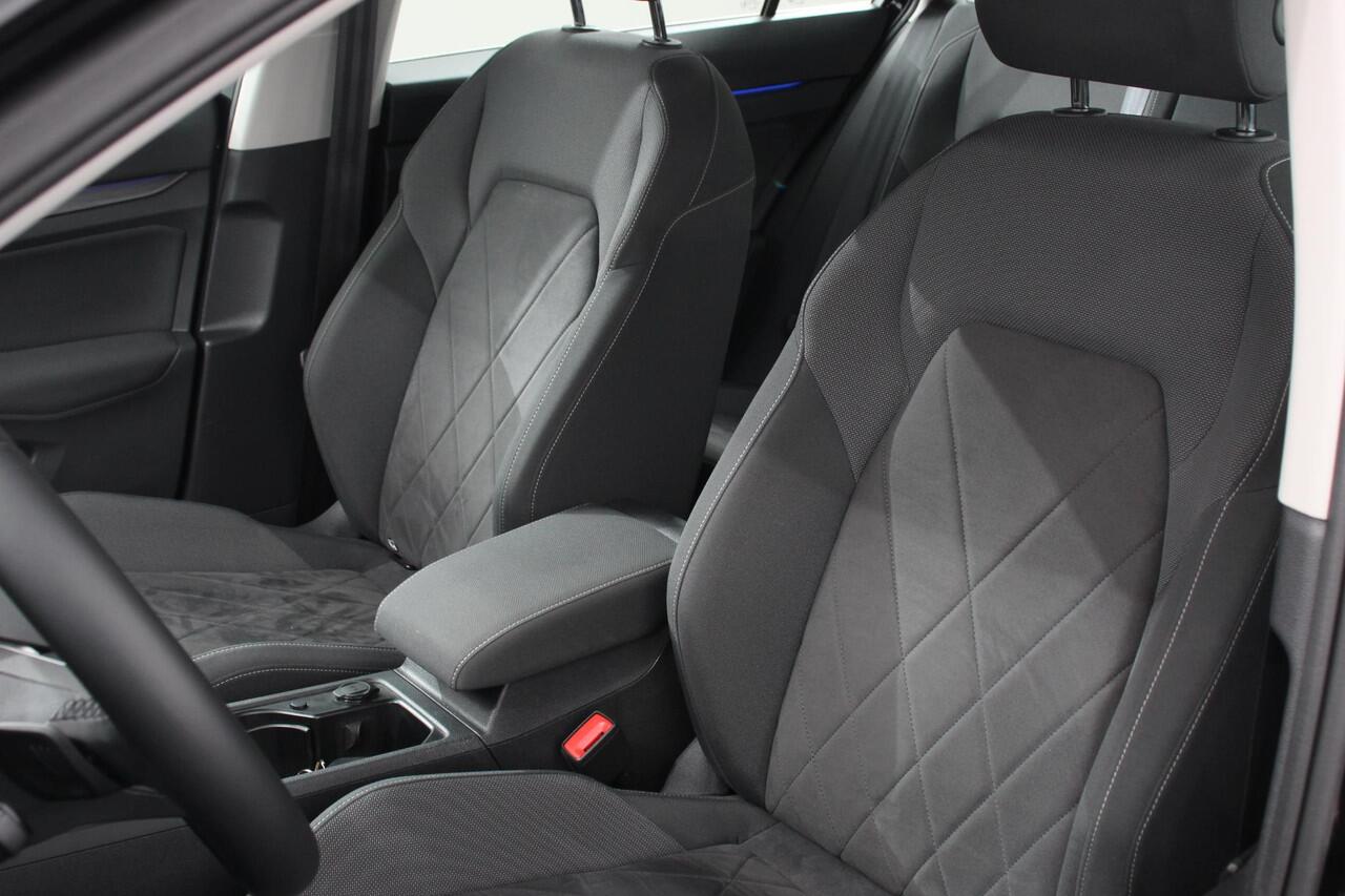 Volkswagen GOLF Variant 1.5 eTSI 150pk DSG Style | Navigatie | Apple Carplay/Android Auto | Adaptive Cruise Control | Parkeersensoren | Camera | Stoel-en stuurverwarming | Blind Spot Assist | Ledverlichting voor