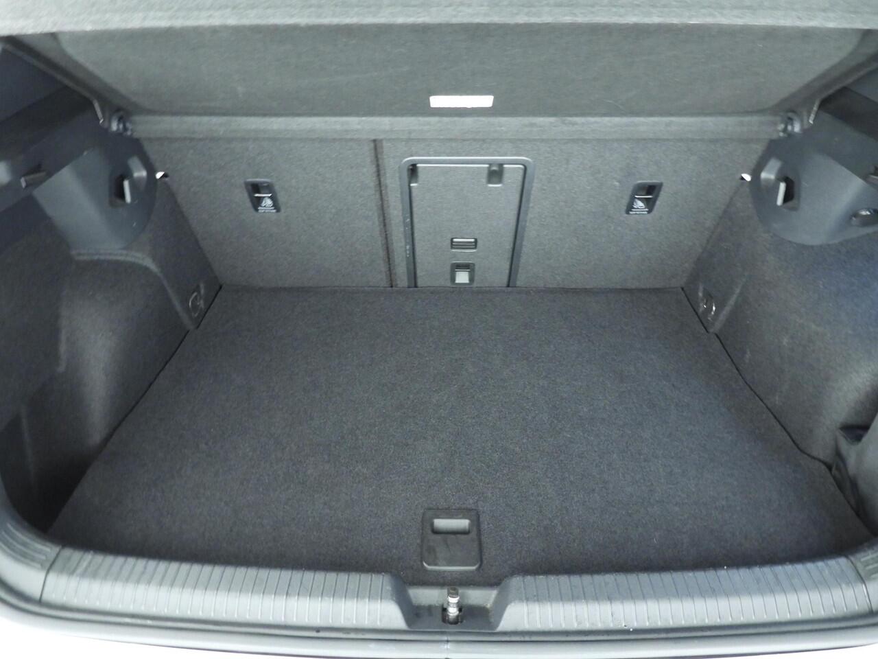 Volkswagen GOLF 1.4 eHybrid GTE | Leder | Stoelventilatie | Panoramadak | IQ.Light | Winter pack | Elek. stoelen