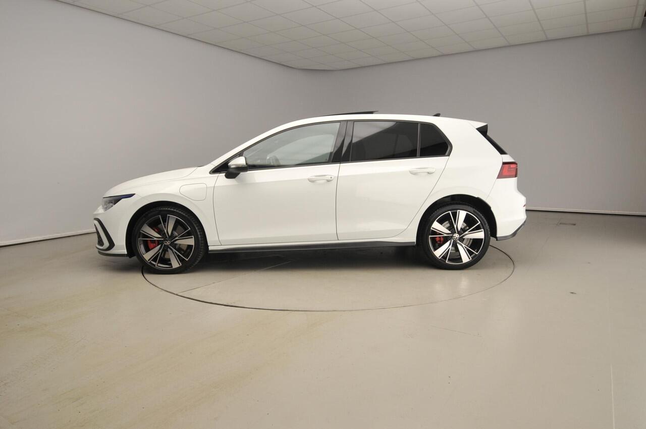 Volkswagen GOLF 1.4 eHybrid GTE | Leder | Stoelventilatie | Panoramadak | IQ.Light | Winter pack | Elek. stoelen