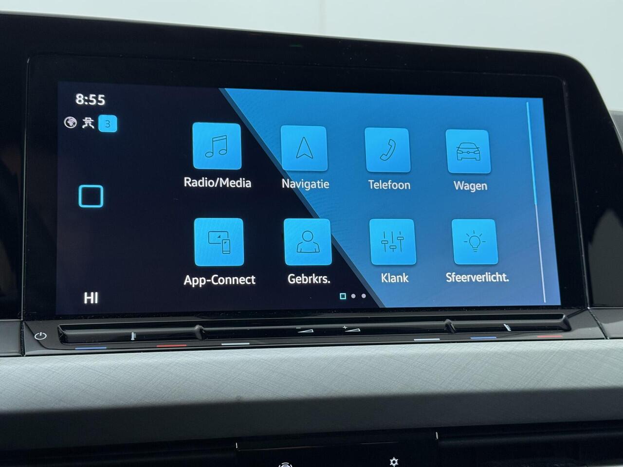 Volkswagen GOLF 1.5 TSI Life Business | 130 PK | Panoramadak | Achteruitrijcamera | Adaptive cruise control | IQ.Light LED koplamp |