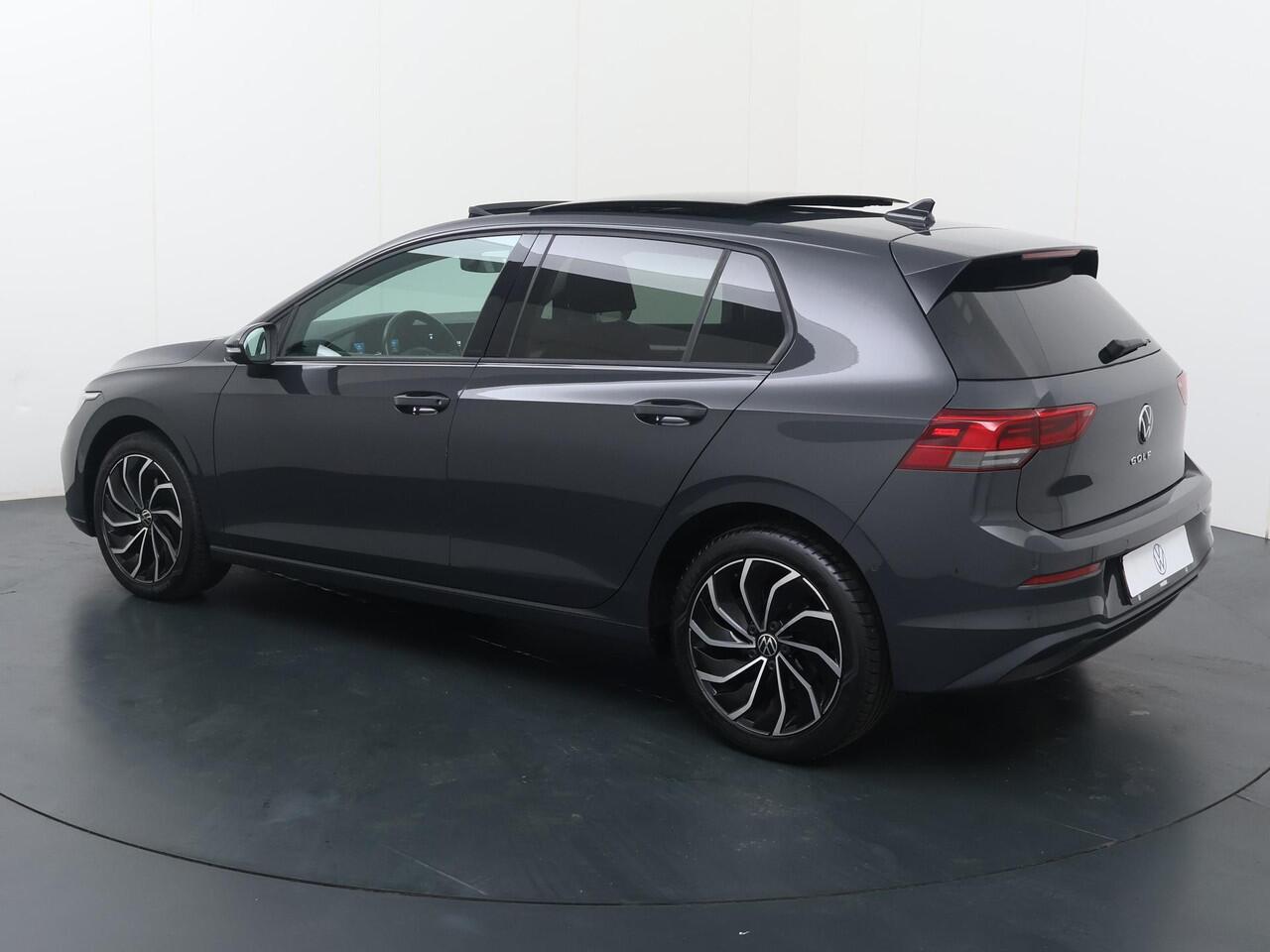 Volkswagen GOLF 1.5 TSI Life Business | 130 PK | Panoramadak | Achteruitrijcamera | Adaptive cruise control | IQ.Light LED koplamp |