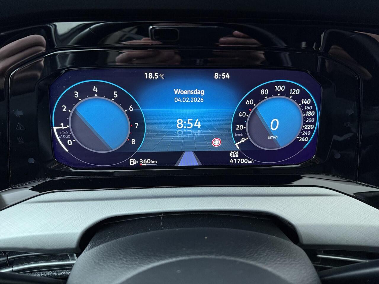 Volkswagen GOLF 1.5 TSI Life Business | 130 PK | Panoramadak | Achteruitrijcamera | Adaptive cruise control | IQ.Light LED koplamp |